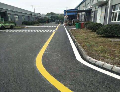 廠區(qū)道路劃線作用是什么，廠區(qū)道路劃線找誰？飛揚市政口碑好